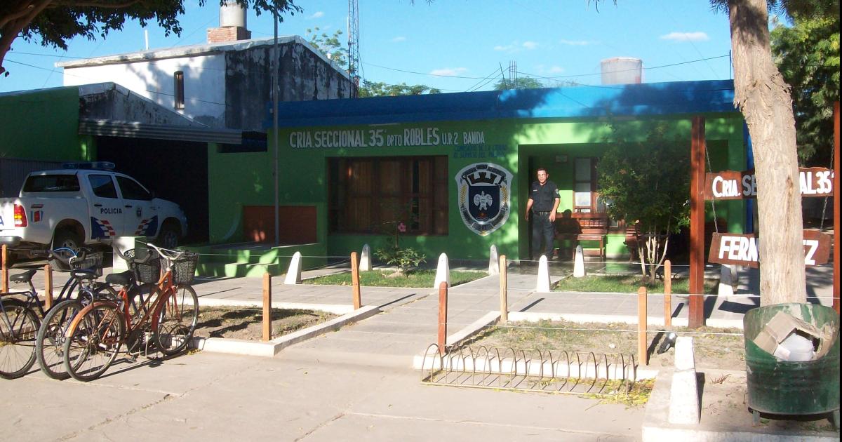 Le chocan el auto y lo hacen estrellarse con la pared lo golpean y lo arrastran por el suelo