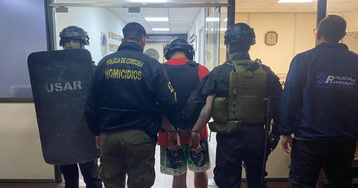 Megaoperativo- la Policiacutea santiaguentildea trajo de Coacuterdoba al acusado de un crimen que conmocionoacute en antildeo nuevo