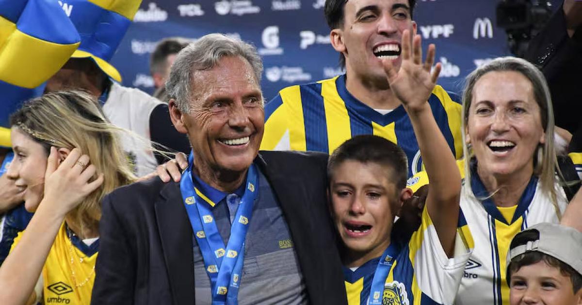 La noche que Russo festejoacute su uacuteltimo tiacutetulo en Santiago