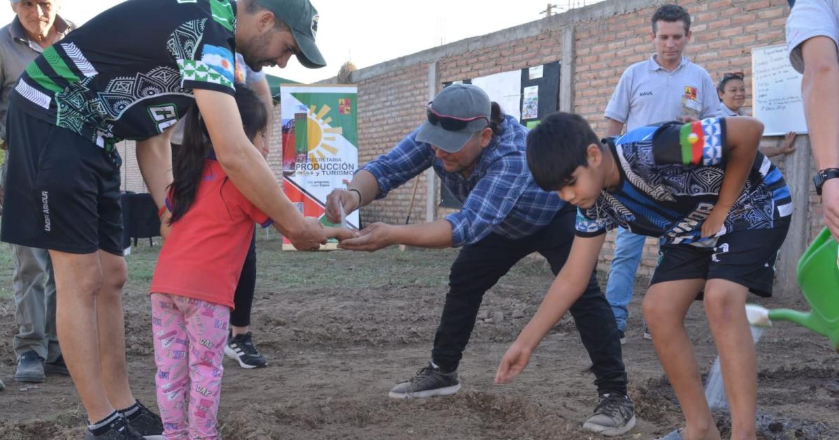 Huerta en mi Barrio llega a clubes frienses