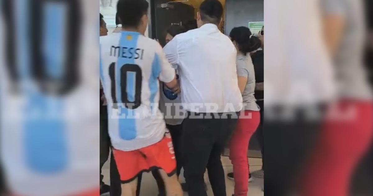VIDEO  Violenta pelea en el CIS de Las Termas- siete personas detenidas tras una gresca que incluyoacute un cuchillo