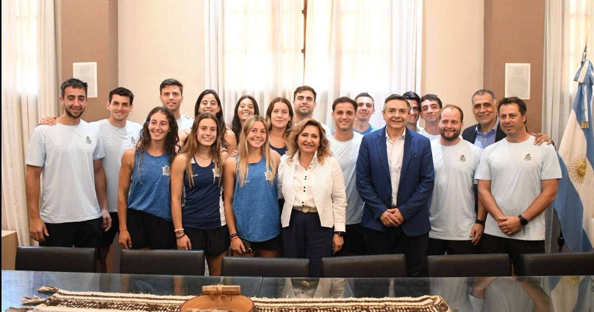 Fuentes recibioacute a los planteles femenino y masculino de hockey del club Gimnasia y Esgrima de Buenos Aires