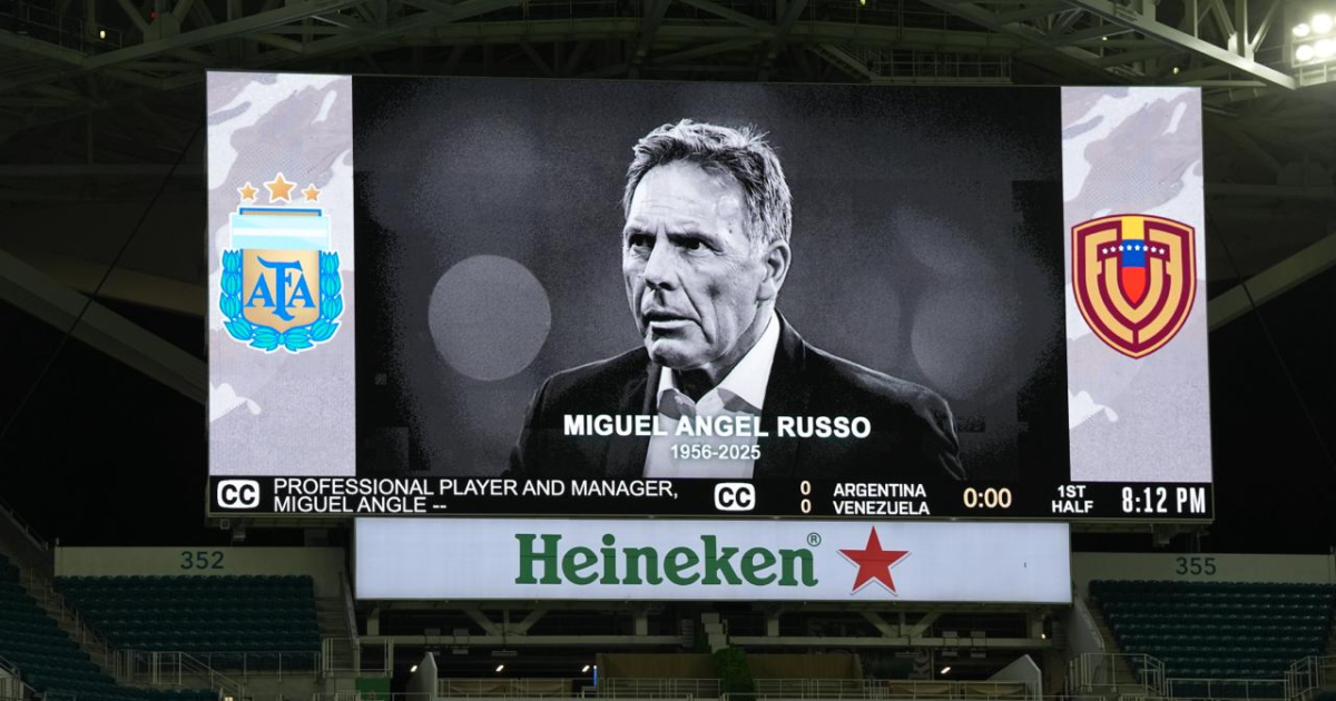 Minuto de silencio en homenaje a Miguel Aacutengel Russo en el Hard Rock Stadium