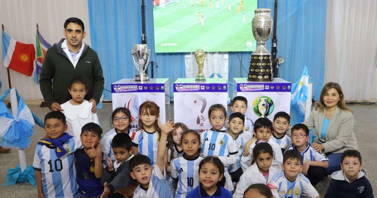 Ojo de Agua vivioacute un diacutea histoacuterico con la visita de las Copas de la Seleccioacuten Argentina