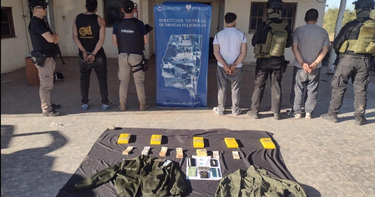 Comandante y meacutedico de Gendarmeriacutea Nacional detenido con maacutes de 5kg de cocaiacutena en su 4x4