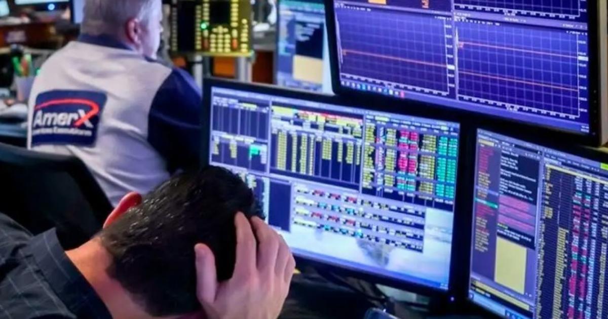 El riesgo paiacutes cayoacute a 902 puntos pero los ADRs retrocedieron hasta 9-en-porciento-