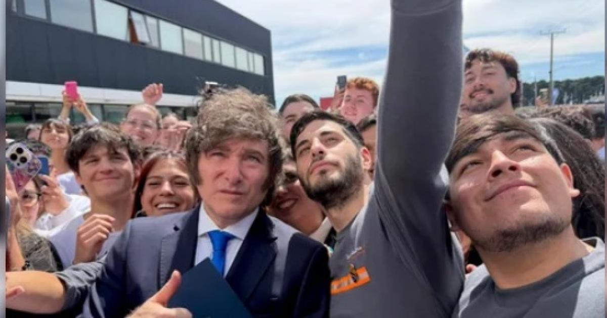 Milei anuncioacute que impulsaraacute una reforma laboralpara incentivar la contratacioacuten formal en las pymes