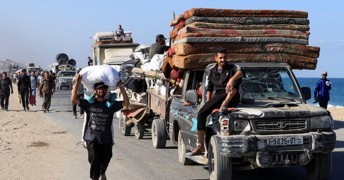 Miles de palestinos ingresan a Gaza tras el alto al fuego