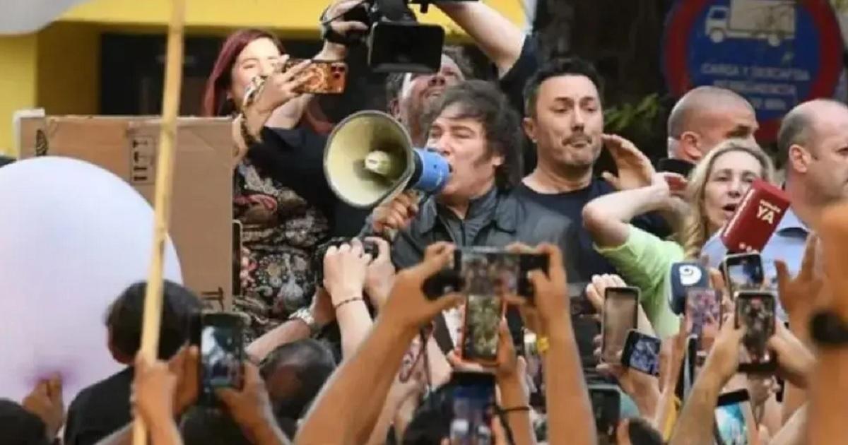Milei lanza una encuesta en redes y acusa al kirchnerismo de robar violar y matar