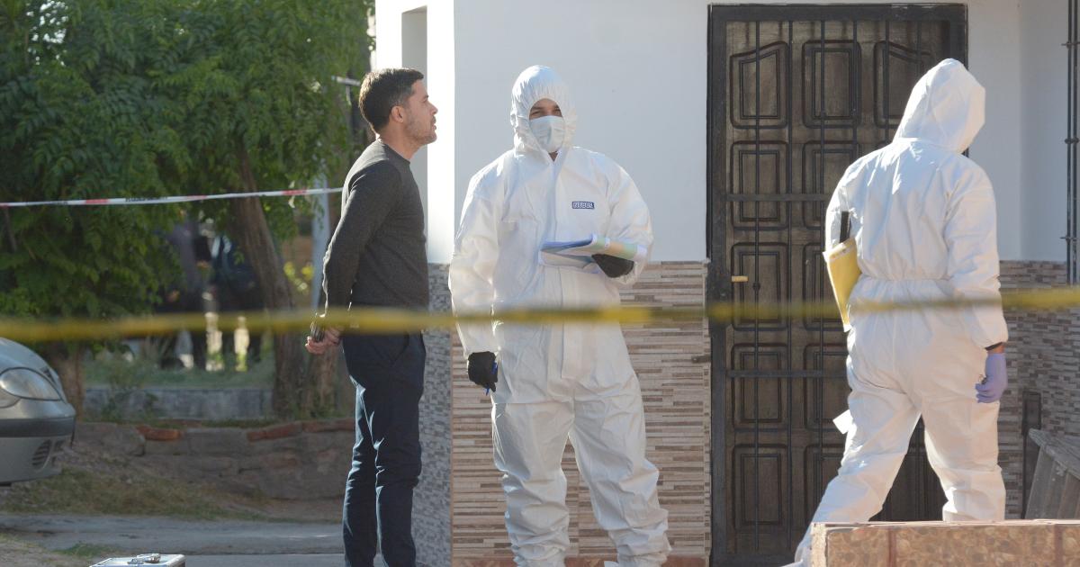 Un exgendarme asesinoacute de un disparo en el pecho a un sujeto que habiacutea entrado a su casa a robar