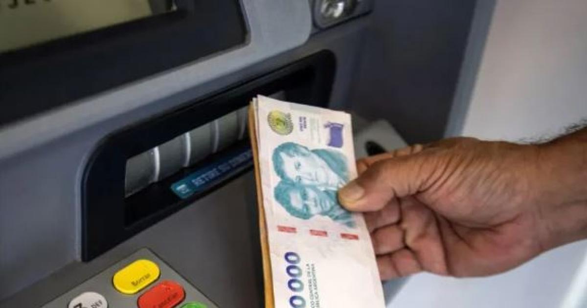 El 17 de octubre se abonaraacute la primera parte del bono de fin de antildeo a la administracioacuten puacuteblica