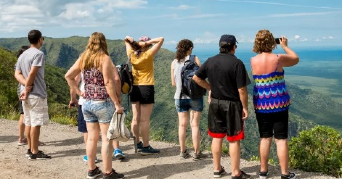 Viajoacute maacutes gente pero gastoacute menos en este fin de semana largo