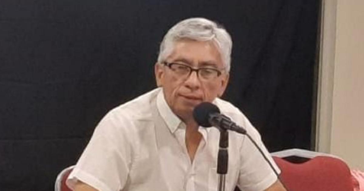 Emotiva presentacioacuten de libro y homenaje al  profesor Ramoacuten Chaparro en Humanidades