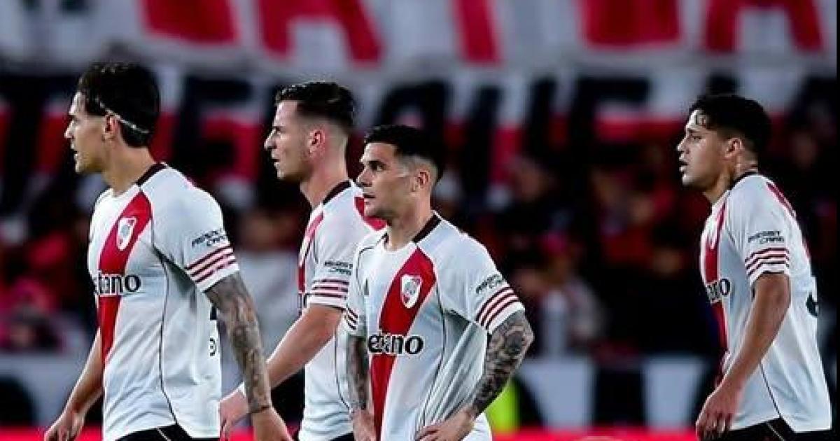 Papeloacuten de River- perdioacute 1 a 0 ante Sarmiento de Juniacuten y se fue silbado