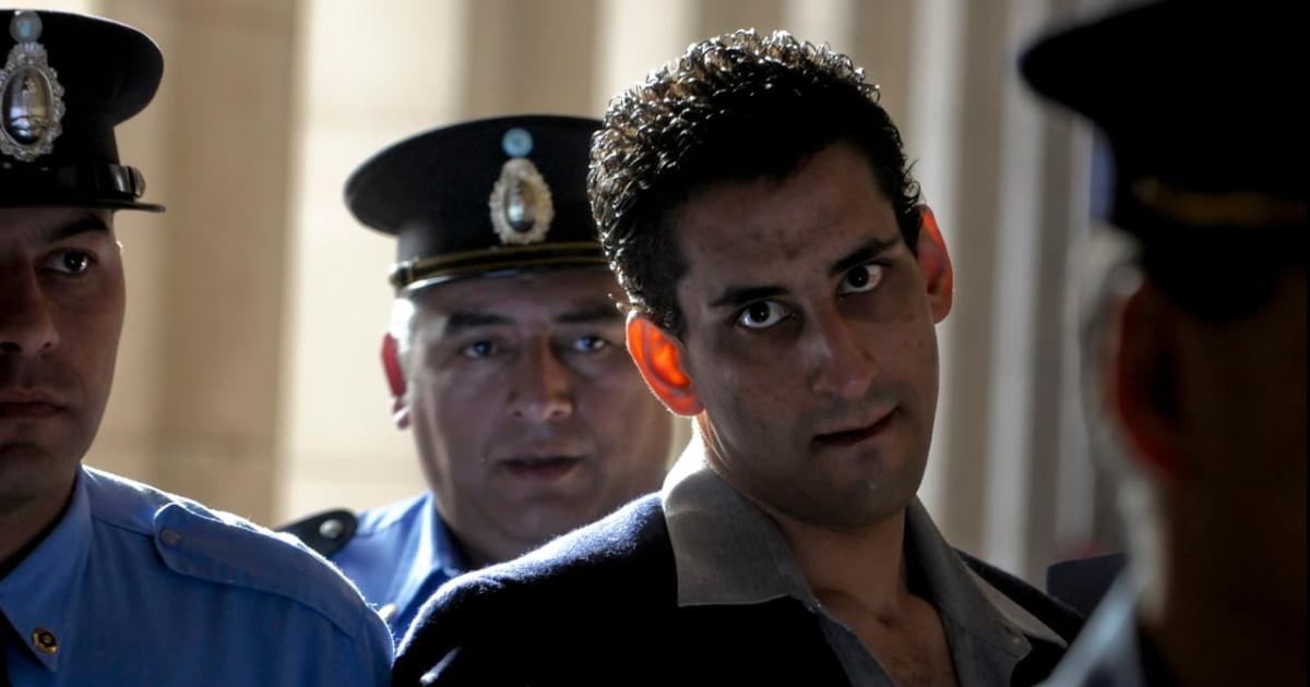 Santiaguentildeo considerado como de los peores criminales de la historia camina libre por las calles