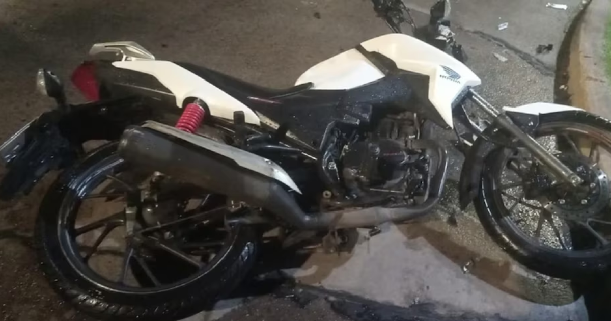 Robaron una moto escaparon chocaron y fueron detenidos- tienen entre 12 y 15 antildeos