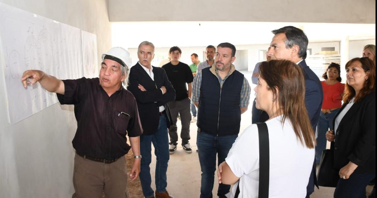 Funcionarios de la Municipalidad supervisaron la obra del jardiacuten de infantes papa Francisco 