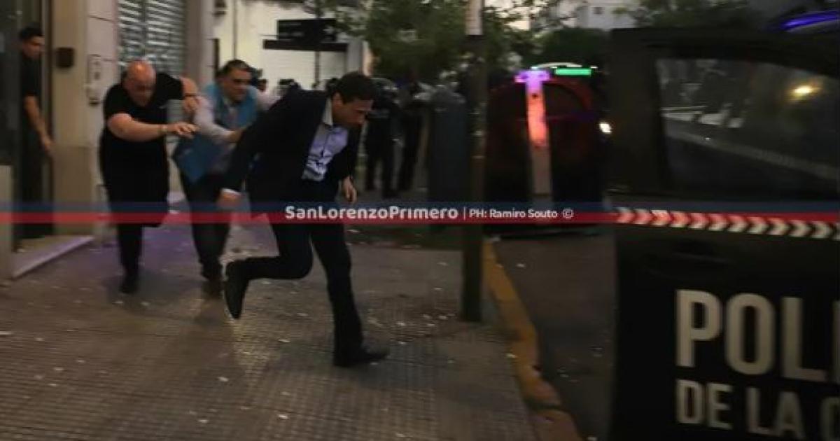 Moretti reaparecioacute pero tuvo que irse en patrullero