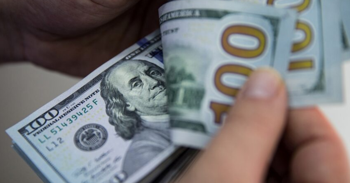 Pronostican una disparada del doacutelar en Argentina despueacutes de las elecciones