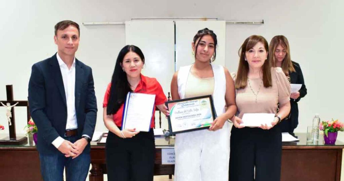 El Concejo Deliberante de Fernaacutendez distinguioacute a Joacutevenes Destacados