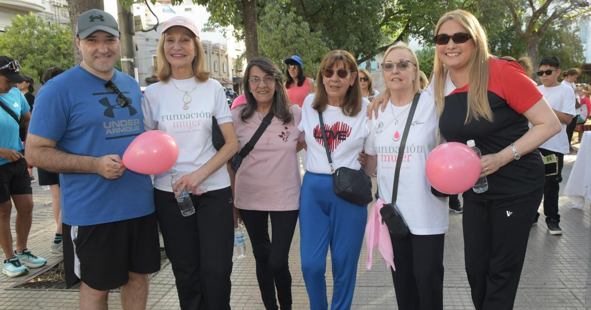 FAMILIAS CAMINARON POR LA SALUD