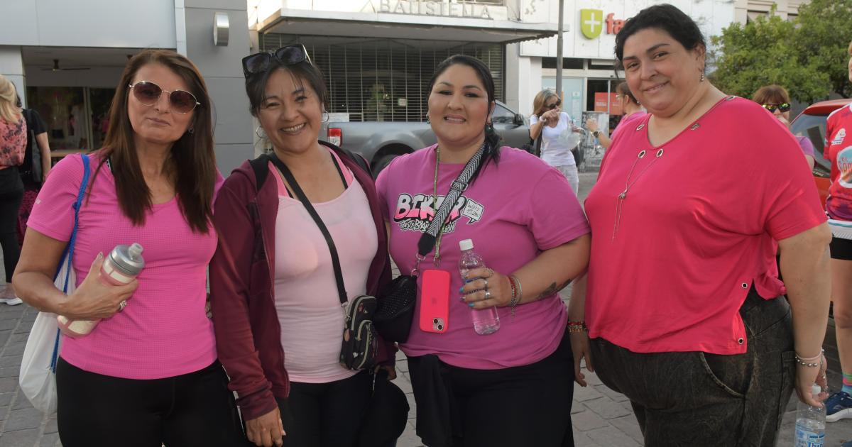 FAMILIAS CAMINARON POR LA SALUD