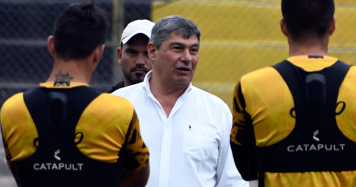 POSTURA Guillermo Raed sigue en conversaciones con varios entrenadores y se tomarn su tiempo para decidir