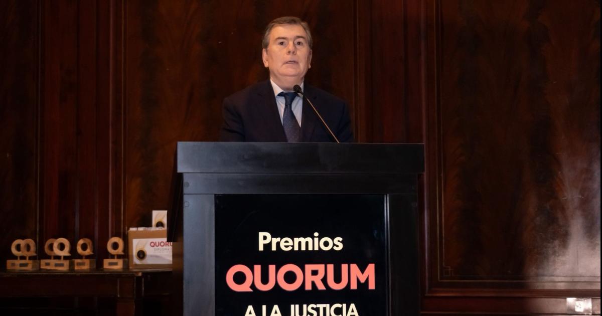 Gerardo Zamora recibioacute el Premio Quoacuterum 2025