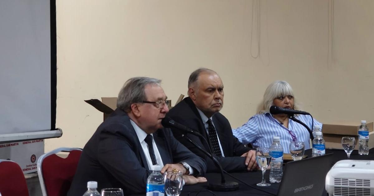 El juez Molinari encabezoacute la capacitacioacuten de autoridades de mesa en Las Termas