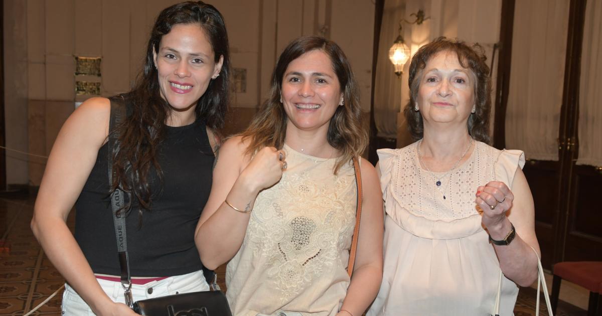 PATRICIA SOSA TRAJO SU MUacuteSICA A SANTIAGO