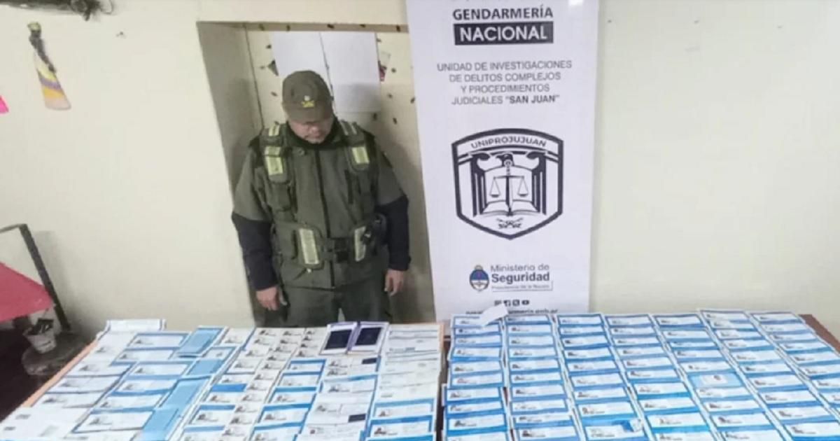 Imputan a nueve personas por una red de falsificación de DNI en el Registro Civil de Pocito - Foto- NA