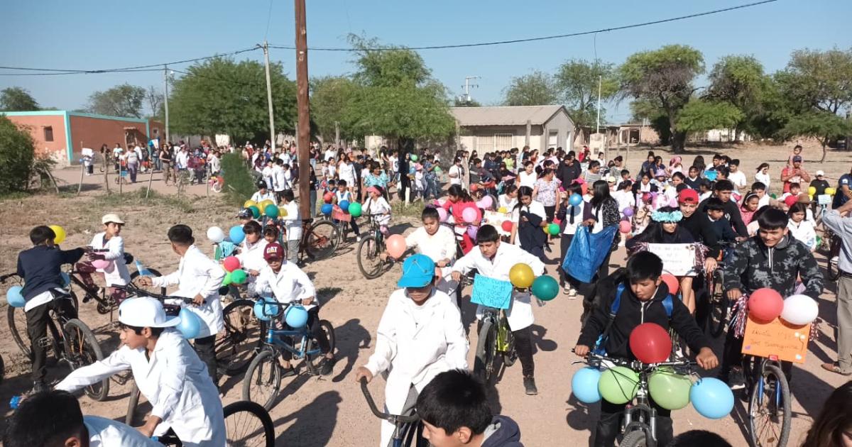 Villa Mailiacuten celebroacute los 160 antildeos de la Escuela Ndeg14 Joseacute Darragueira con emocioacuten y orgullo comunitario
