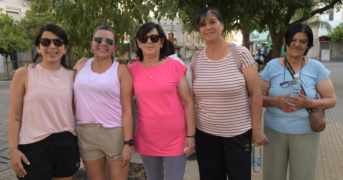 FAMILIAS CAMINARON POR LA SALUD