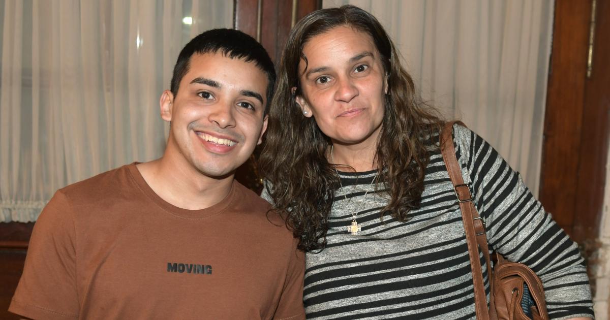 PATRICIA SOSA TRAJO SU MUacuteSICA A SANTIAGO