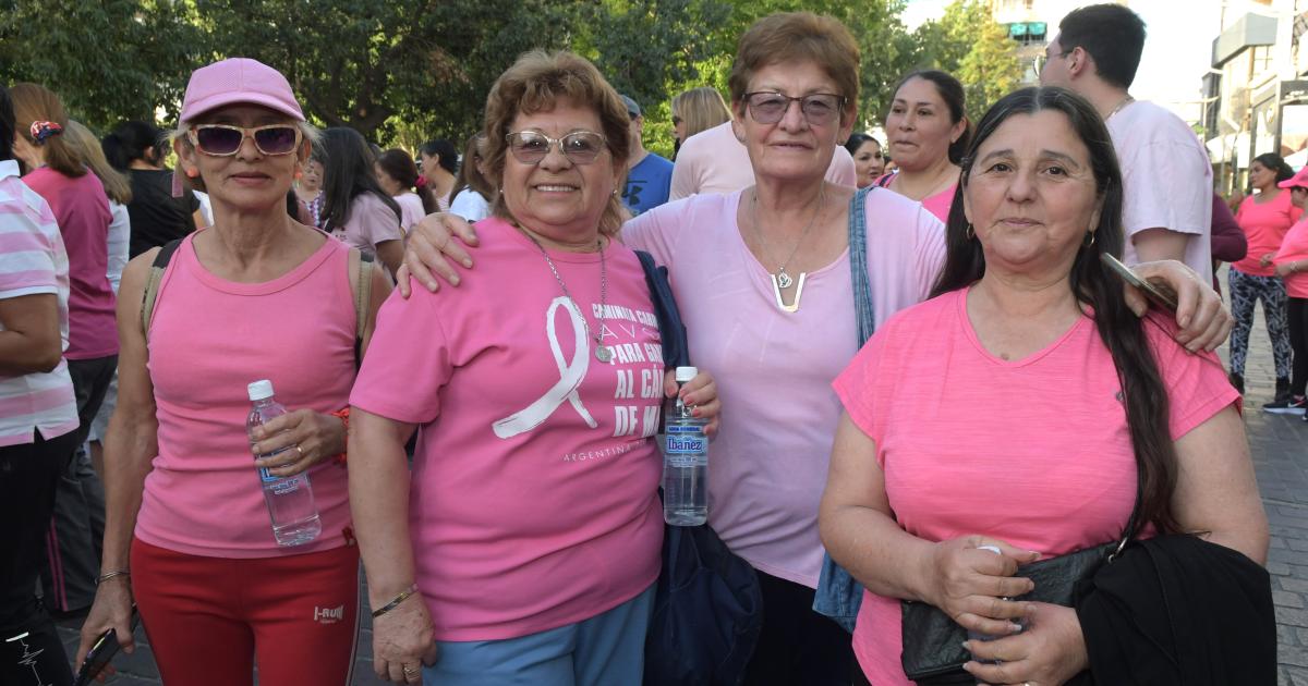 FAMILIAS CAMINARON POR LA SALUD
