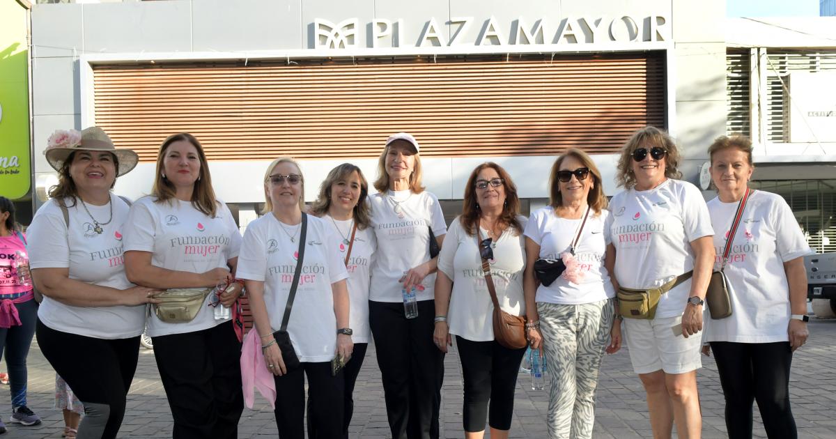 FAMILIAS CAMINARON POR LA SALUD