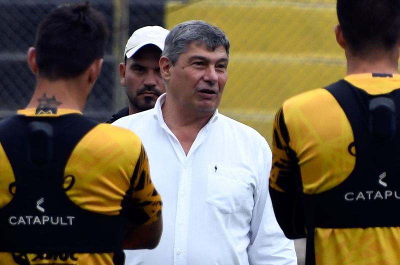 POSTURA Guillermo Raed sigue en conversaciones con varios entrenadores y se tomarn su tiempo para decidir