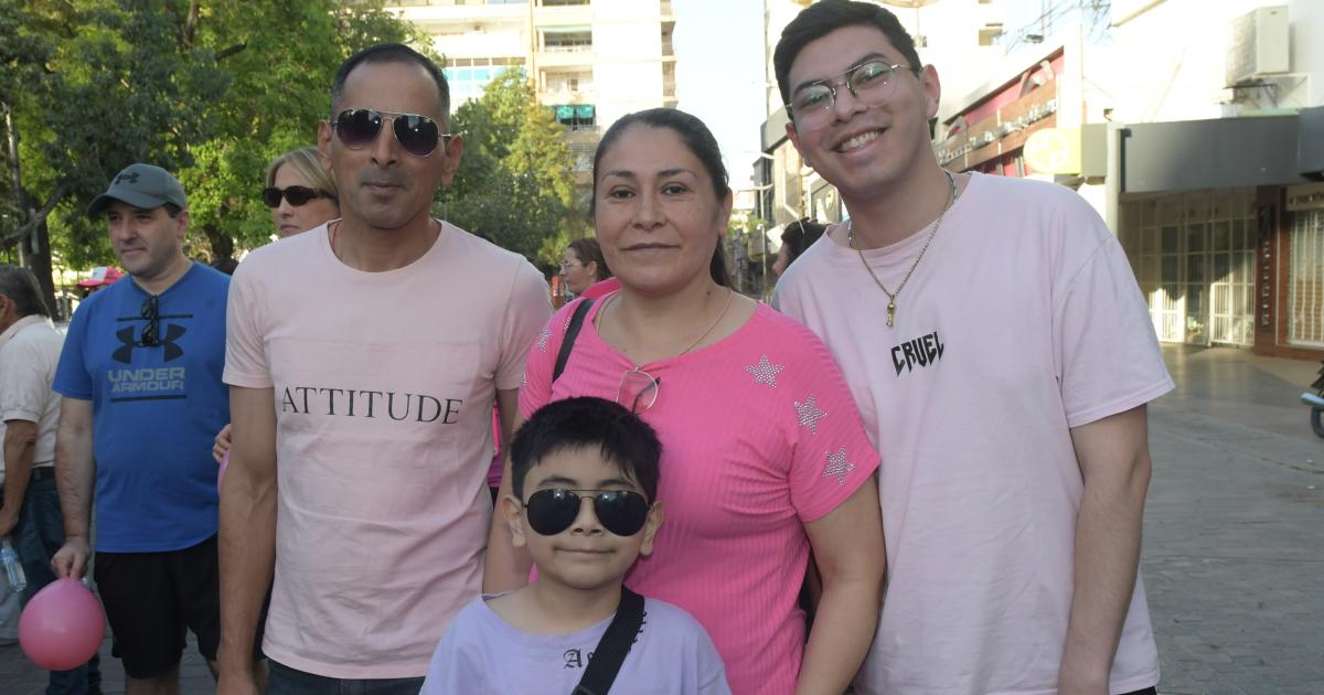 FAMILIAS CAMINARON POR LA SALUD