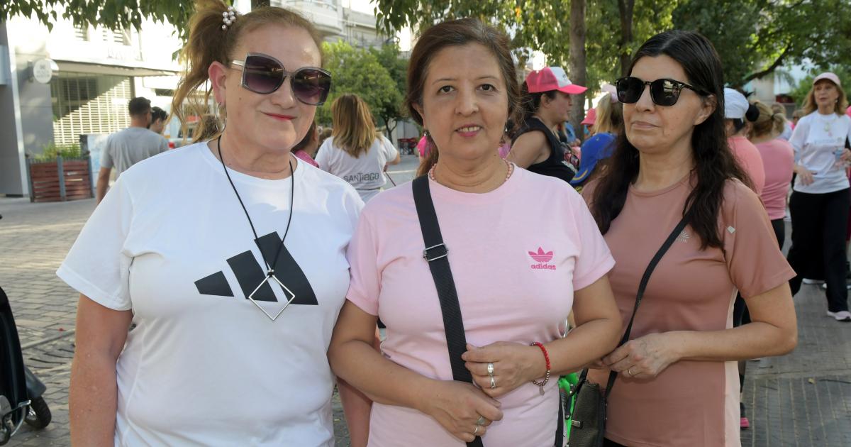 FAMILIAS CAMINARON POR LA SALUD