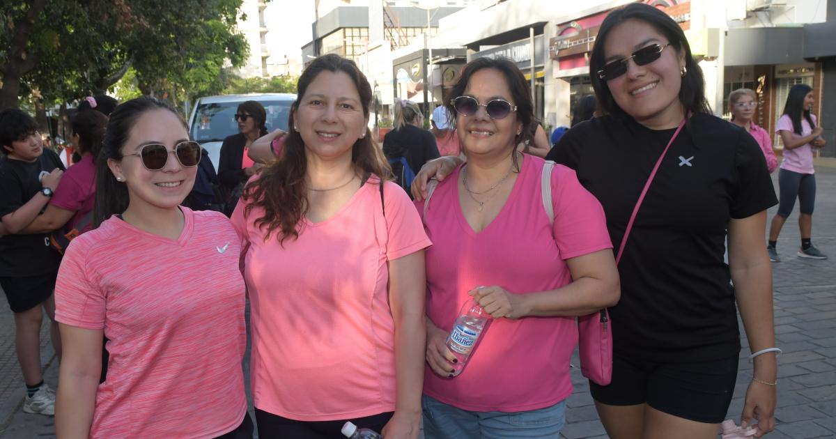 FAMILIAS CAMINARON POR LA SALUD