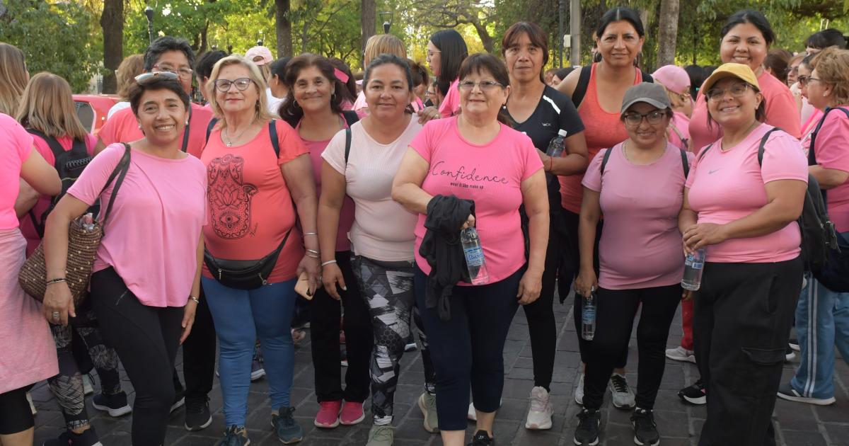 FAMILIAS CAMINARON POR LA SALUD