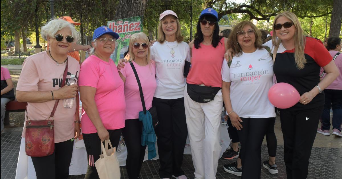 FAMILIAS CAMINARON POR LA SALUD