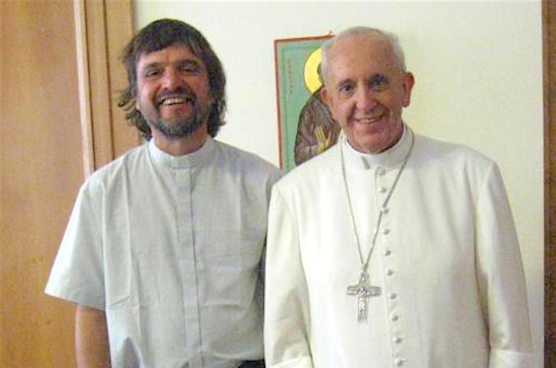 MANO A MANO El sacerdote de Nuestra Señora de Lourdes de La Banda en una entrevista exclusiva con EL LIBERAL se refirió al legado que dejó Jorge Mario Bergoglio