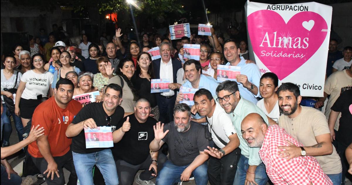 Eliacuteas Suaacuterez recibioacute el fuerte respaldo de distintos sectores de la ciudad Capital