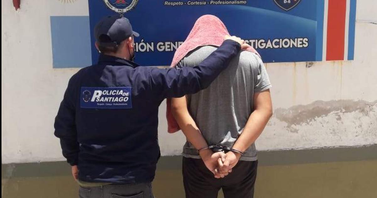 Como ella no volviacutea la fue a buscar armado a la casa del ex 