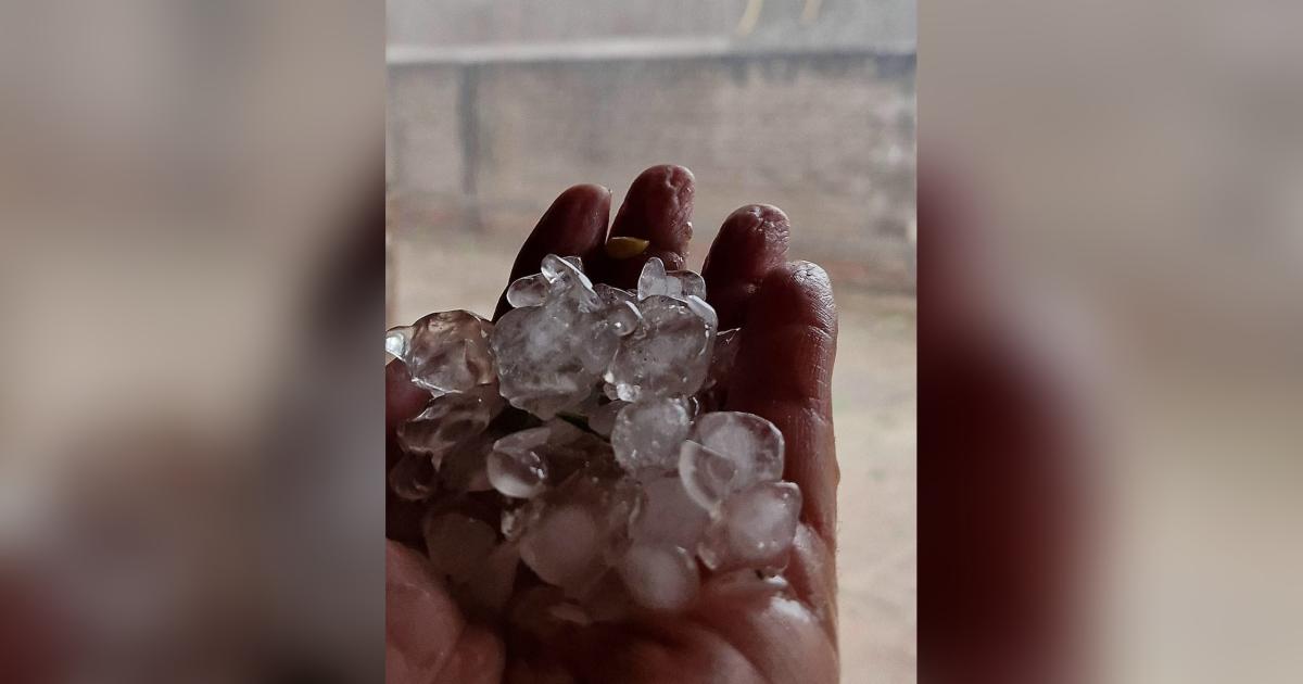 VIDEO  Violento temporal azotoacute Friacuteas- granizo dantildeos materiales y calles intransitables
