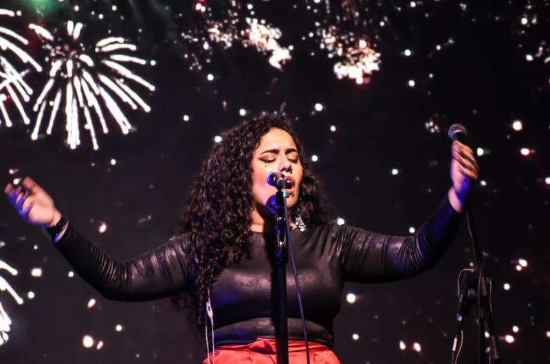 La reconocida cantante y entrenadora vocal María Luj�n Santill�n Lencina