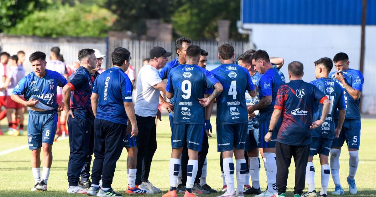 EXIGENCIA Cristian Molins habla mucho con sus jugadores sobre distintas circunstancias del juego El DT hizo hincapié en la ventaja deportiva