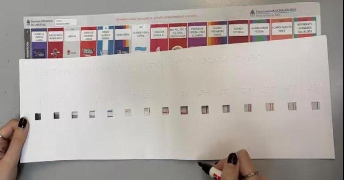 Una ONG hace plantillas en braille para las votaciones