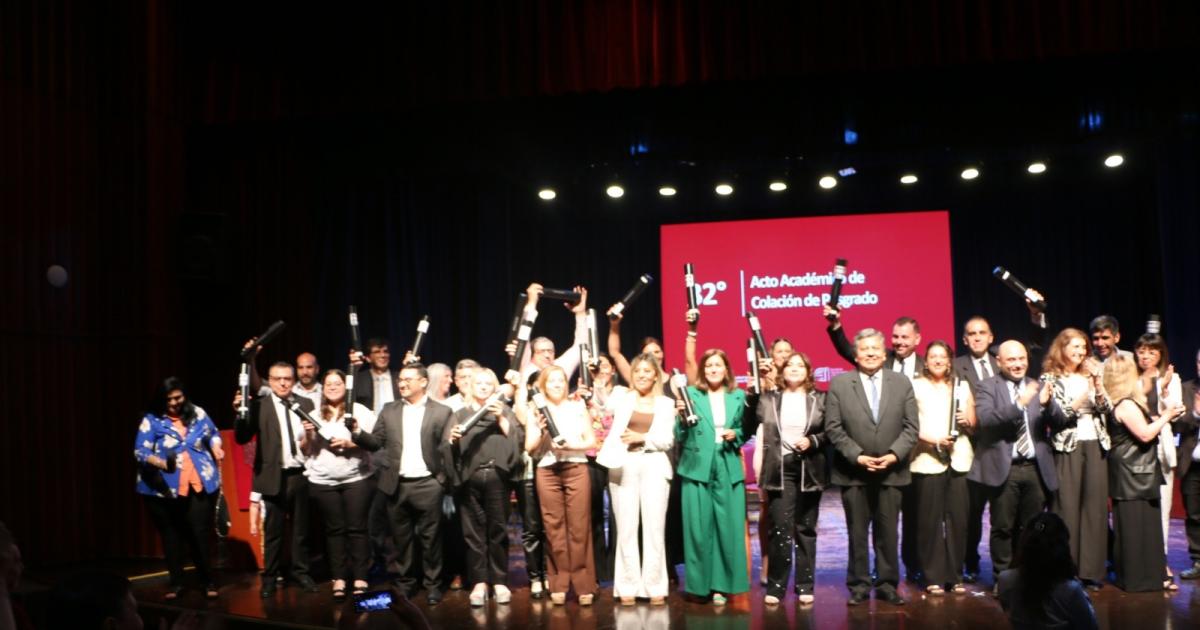 Emotivo 32ordm Acto de Colacioacuten de Posgrado se vivioacute en la Unse